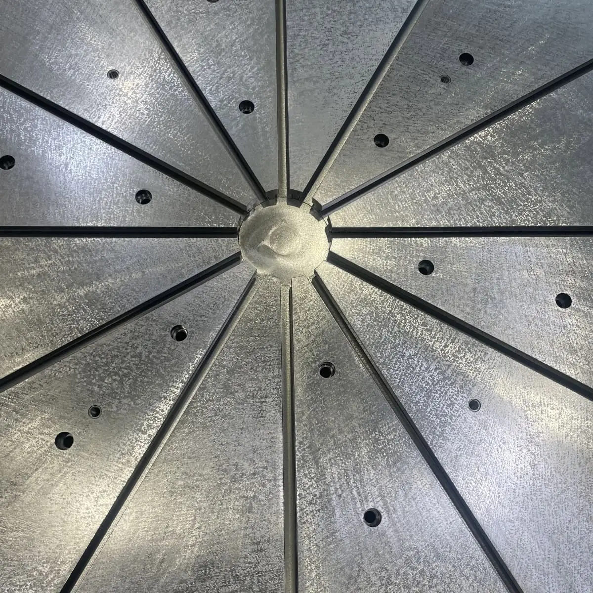 Finished rotary table seen from above. The segments between the slots carry an even scrape pattern all the way to the center.